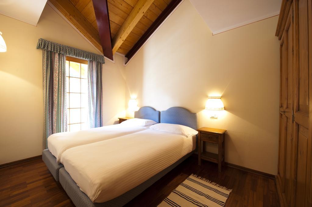 Holidays Dolomiti Apartment Resort Carisolo Pokoj fotografie