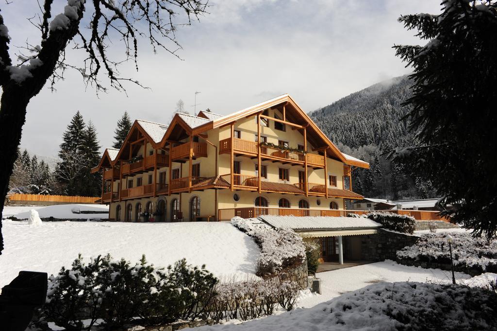 Holidays Dolomiti Apartment Resort Carisolo Exteriér fotografie